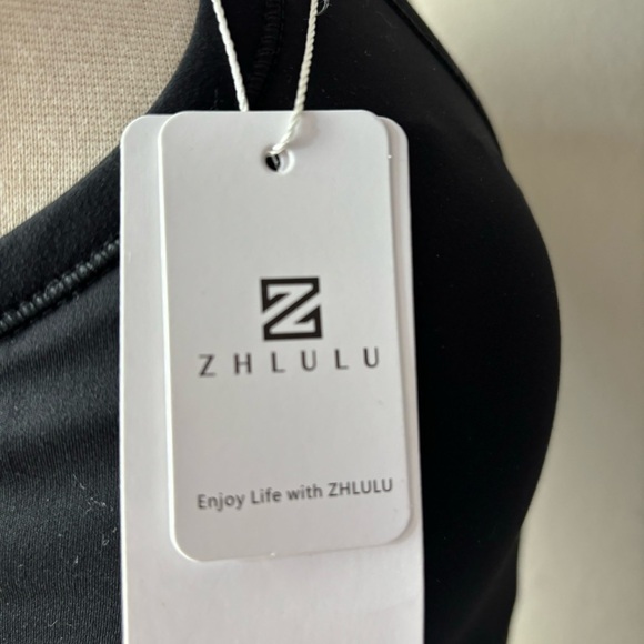 ZH LULU Black Workout Tank w/ Removable Cups Also worn as Crop Tank Size 8 NEW - Picture 4 of 11